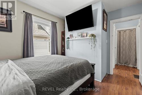 217 Niagara Street N, St. Catharines (Facer), ON - Indoor Photo Showing Bedroom
