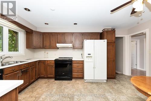 35 Garrison Village Drive, Niagara-On-The-Lake (Town), ON - Indoor Photo Showing Kitchen With Double Sink