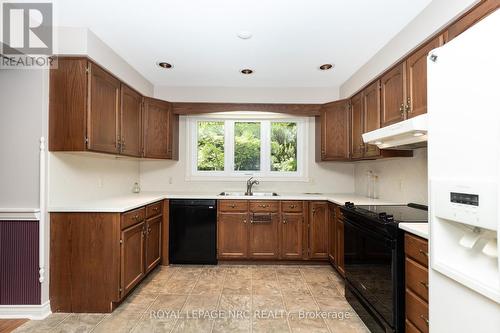 35 Garrison Village Drive, Niagara-On-The-Lake (Town), ON - Indoor Photo Showing Kitchen With Double Sink