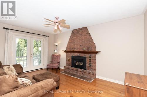 35 Garrison Village Drive, Niagara-On-The-Lake (Town), ON - Indoor Photo Showing Living Room With Fireplace