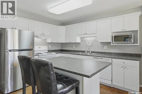 105 615 Mcwillie Avenue, Saskatoon, SK - Indoor Photo Showing Kitchen