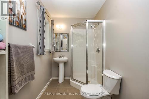 Main Floor Bath - 2 Ridout Court, Tiny, ON - Indoor Photo Showing Bathroom