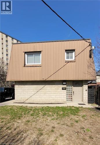 325 Fairview Drive, Brantford, ON - Outdoor