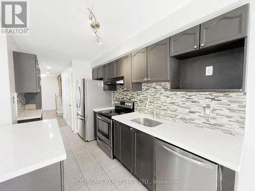 Kitchen - 68 Vintage Gate, Brampton, ON - Indoor Photo Showing Kitchen With Stainless Steel Kitchen With Upgraded Kitchen