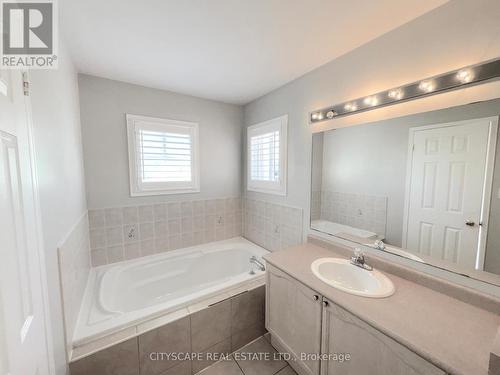 68 Vintage Gate, Brampton, ON - Indoor Photo Showing Bathroom