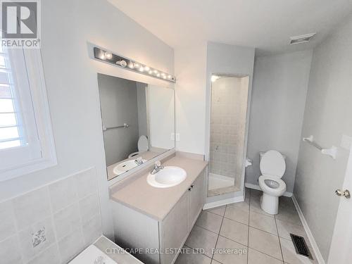 Primary Bedroom - 4pc Bathroom - 68 Vintage Gate, Brampton, ON - Indoor Photo Showing Bathroom