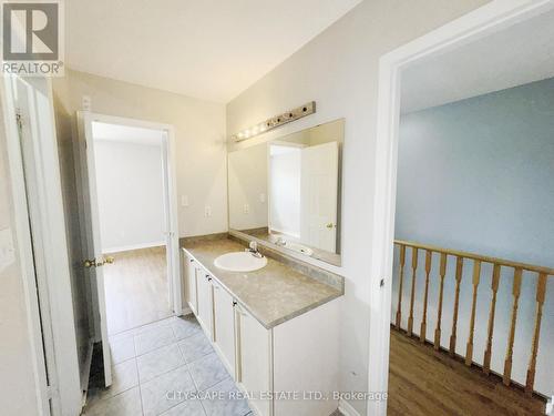 Semi-Ensuite to Bedrooms #2 & #3 - 68 Vintage Gate, Brampton, ON - Indoor Photo Showing Bathroom