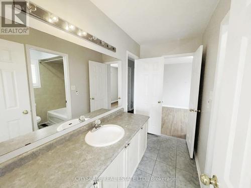Semi-Ensuite to Bedrooms #2 & #3 - 68 Vintage Gate, Brampton, ON - Indoor Photo Showing Bathroom