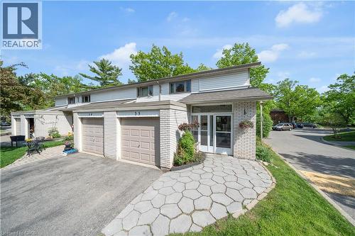 1270 GAINSBOROUGH Drive Unit# 35  Oakville, ON M9A 0E1