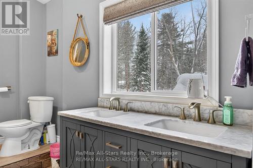 28 Pine Ridge Road, Kawartha Lakes (Norland), ON - Indoor Photo Showing Bathroom