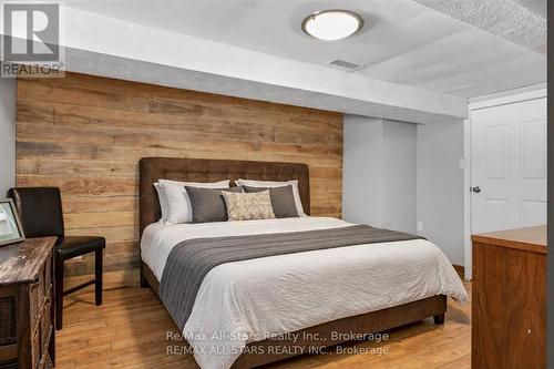 28 Pine Ridge Road, Kawartha Lakes (Norland), ON - Indoor Photo Showing Bedroom