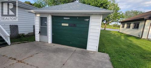933 Old Glass Road, Wallaceburg, ON 