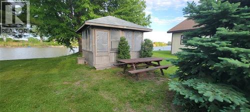 933 Old Glass Road, Wallaceburg, ON 