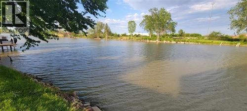 933 Old Glass Road, Wallaceburg, ON 