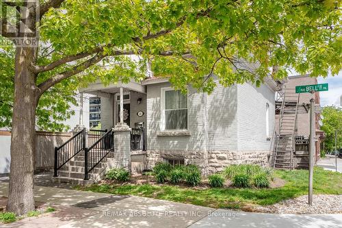 231 BELL STREET N  Ottawa, ON K1R 7E1