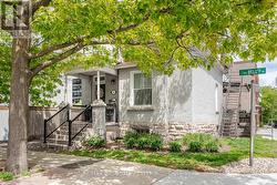 231 BELL STREET N  Ottawa, ON K1R 7E1