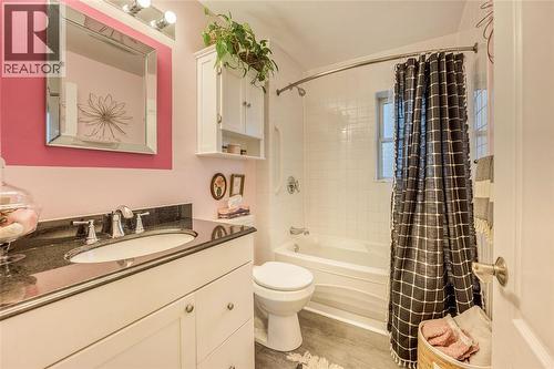 333 Cameron Street, Sarnia, ON - Indoor Photo Showing Bathroom