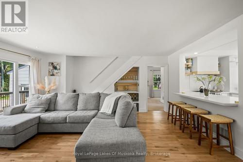 204 Beaumont Drive, Bracebridge (Muskoka (N)), ON - Indoor Photo Showing Living Room