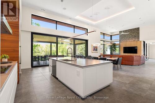164 Hume Road, Puslinch, ON - Indoor Photo Showing Kitchen With Upgraded Kitchen