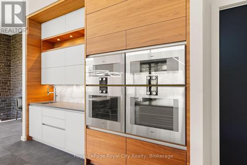 164 Hume Road, Puslinch, ON - Indoor Photo Showing Kitchen