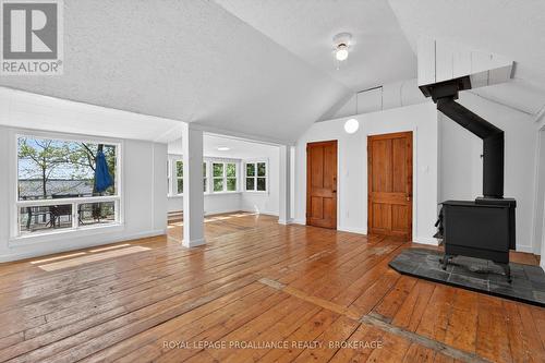 1295 Highway 2, Kingston (Kingston East (Incl Cfb Kingston)), ON - Indoor Photo Showing Living Room