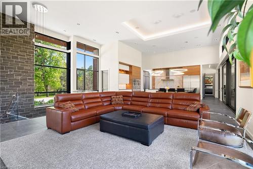 164 Hume Road, Puslinch, ON - Indoor Photo Showing Living Room