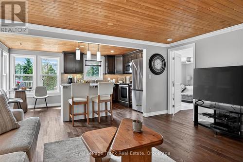34 Rideau Drive, Kawartha Lakes (Verulam), ON - Indoor