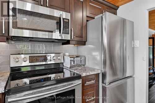 34 Rideau Drive, Kawartha Lakes (Verulam), ON - Indoor Photo Showing Kitchen With Upgraded Kitchen
