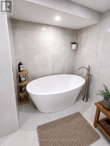 34 Rideau Drive, Kawartha Lakes (Verulam), ON - Indoor Photo Showing Bathroom