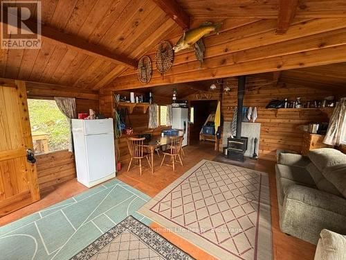 10433 Rabbit Lake, Temagami, ON - Indoor
