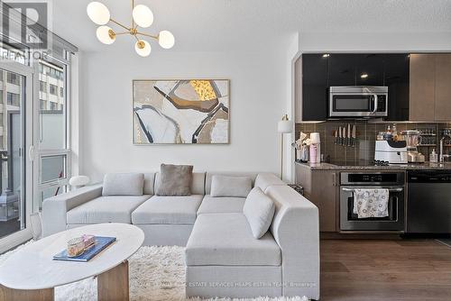 613 - 98 Lillian Street, Toronto, ON - Indoor