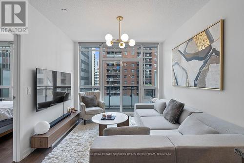613 - 98 Lillian Street, Toronto, ON - Indoor Photo Showing Living Room