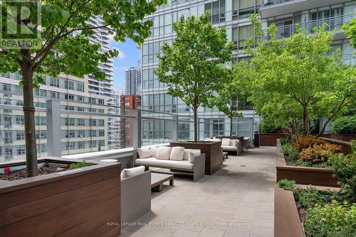 613 - 98 Lillian Street, Toronto, ON - Outdoor
