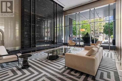 613 - 98 Lillian Street, Toronto, ON - Indoor