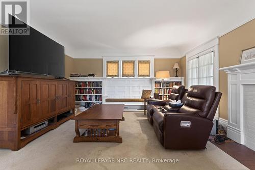 Picturesque symmetrical windows. - 260 Main Street E, Grimsby (Grimsby East), ON - Indoor