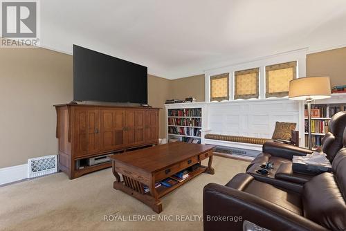 Cozy window seat and wood burning fireplace. - 260 Main Street E, Grimsby (Grimsby East), ON - Indoor