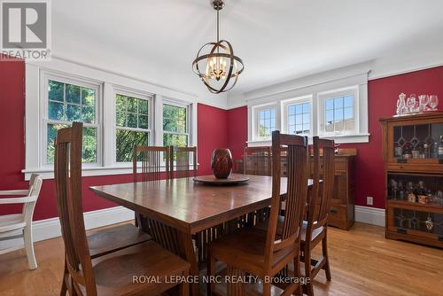 Double aspect windows make this room bright. - 260 Main Street E, Grimsby (Grimsby East), ON - Indoor Photo Showing Dining Room
