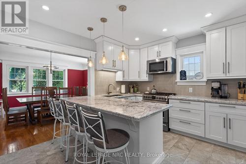 Chat with guests while cooking. - 260 Main Street E, Grimsby (Grimsby East), ON - Indoor Photo Showing Kitchen With Upgraded Kitchen