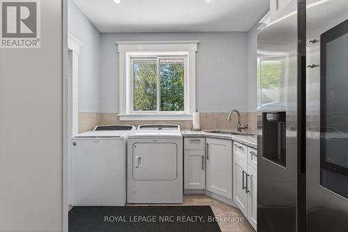 Laundry with additional kitchen space. - 260 Main Street E, Grimsby (Grimsby East), ON - Indoor Photo Showing Laundry Room