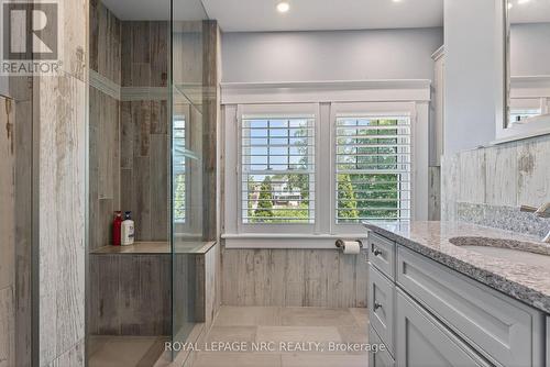 Updated family bath. - 260 Main Street E, Grimsby (Grimsby East), ON - Indoor Photo Showing Bathroom