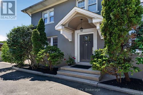Stately front entrance. - 260 Main Street E, Grimsby (Grimsby East), ON - Outdoor