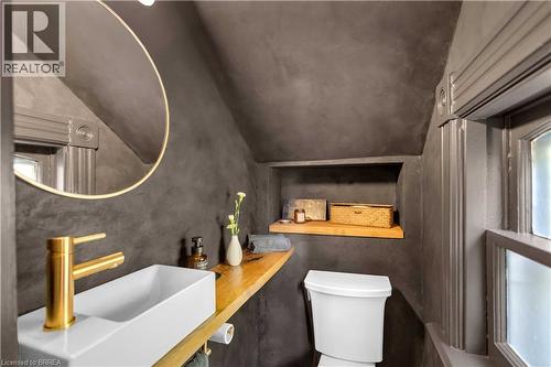 18 Hawarden Avenue, Brantford, ON - Indoor Photo Showing Bathroom