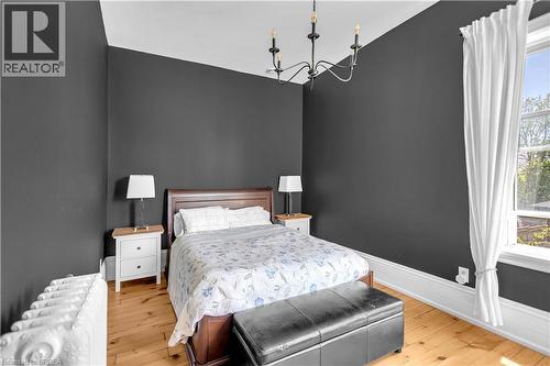 18 Hawarden Avenue, Brantford, ON - Indoor Photo Showing Bedroom
