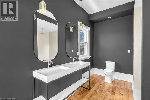 18 Hawarden Avenue, Brantford, ON - Indoor Photo Showing Bathroom
