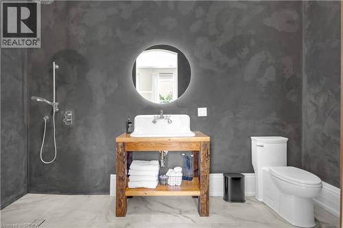 18 Hawarden Avenue, Brantford, ON - Indoor Photo Showing Bathroom