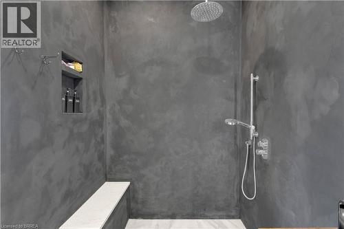 18 Hawarden Avenue, Brantford, ON - Indoor Photo Showing Bathroom