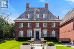 148 FOREST HILL ROAD  Toronto, ON M5P 2M9