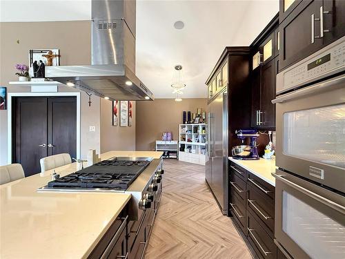 34 Lakeview Drive, Brandon, MB - Indoor Photo Showing Kitchen With Upgraded Kitchen