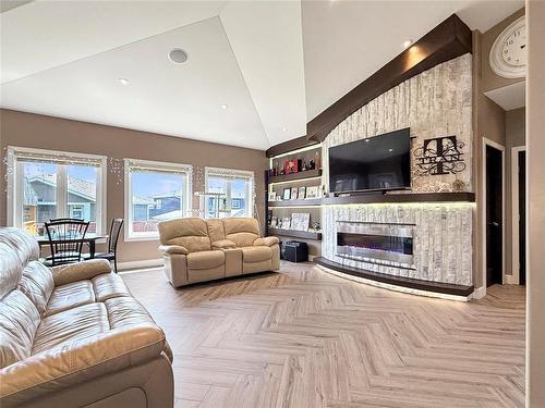 34 Lakeview Drive, Brandon, MB - Indoor Photo Showing Other Room