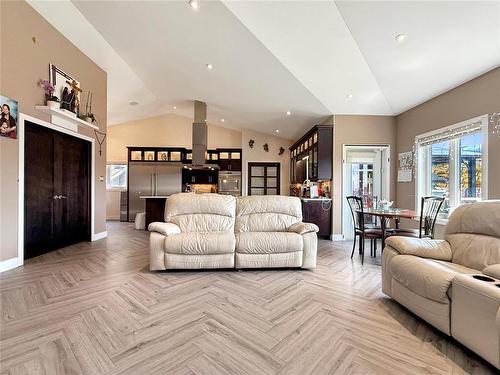 34 Lakeview Drive, Brandon, MB - Indoor Photo Showing Living Room